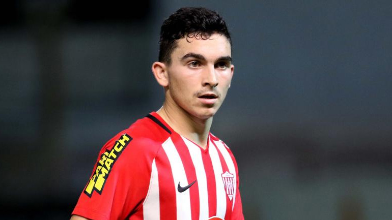 Στην Αθήνα για να υπογράψει στον Ολυμπιακό ο Κωστή