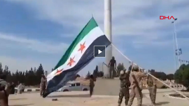 Η σημαία του «Ελεύθερου Συριακού Στρατού», συμμάχου του Ερντογάν, κυματίζει στην Tel Abyad