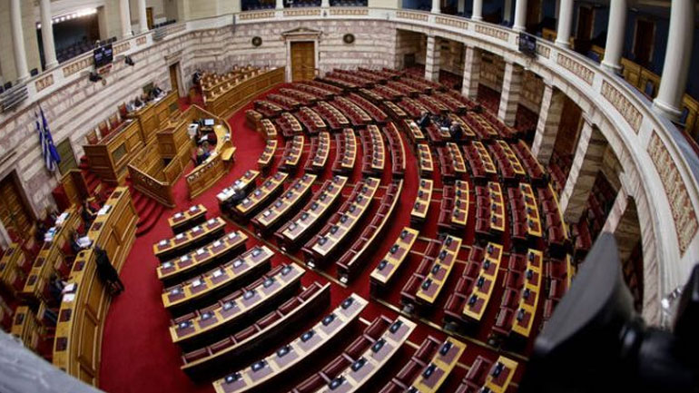 Αβραμόπουλος και Κουμουτσάκος ενημερώνουν τη Βουλή για τη διαχείριση του μεταναστευτικού