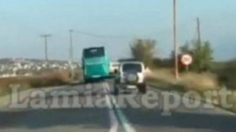 «Τρελή» πορεία λεωφορείου των ΚΤΕΛ στη Λαμία καταγράφηκε σε βίντεο