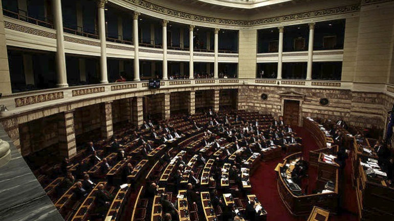 Υπερψηφίστηκε με ευρεία πλειοψηφία το «αντικαπνιστικό νομοσχέδιο»