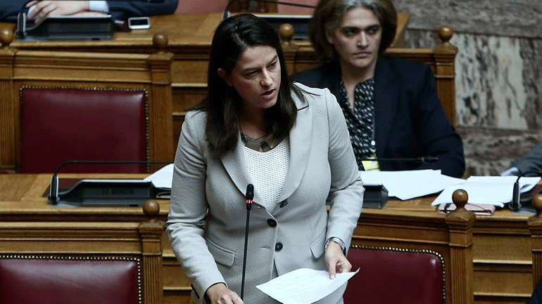 Κεραμέως για επιλογή σημαιοφόρου: Αξίζει οι μαθητές να προσπαθούν και όχι να επιδιώκουν να είναι τυχεροί