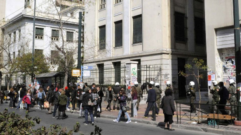 Χειροπέδες σε Αφγανό για κατοχή ναρκωτικών ουσιών κοντά στην ΑΣΟΕΕ