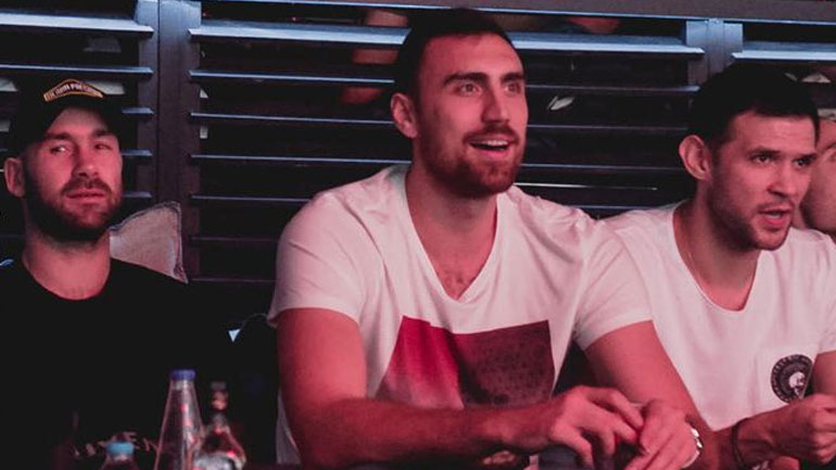 O Βασίλης Σπανούλης με τους συμπαίκτες του διασκέδασαν στον Κωνσταντίνο Αργυρό!