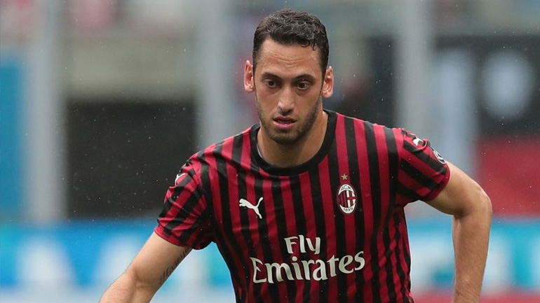 Μίλαν: Στην πόρτα της εξόδου ο Τσαλχάνογλου