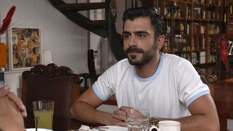 Έλα στη θέση μου: Ο Θοδωρής ετοιμάζεται να μπουκάρει στο εργαστήρι