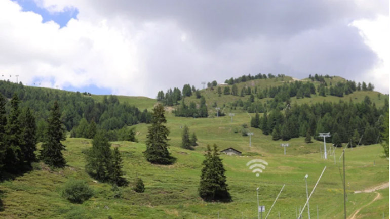 Ένα τεράστιο σύμβολο Wi-Fi στις ελβετικές Άλπεις