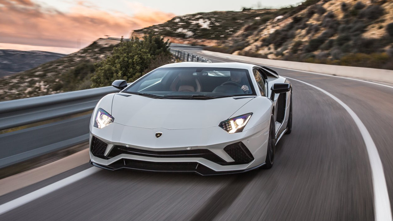 Προβλήματα για τη Lamborghini Aventador