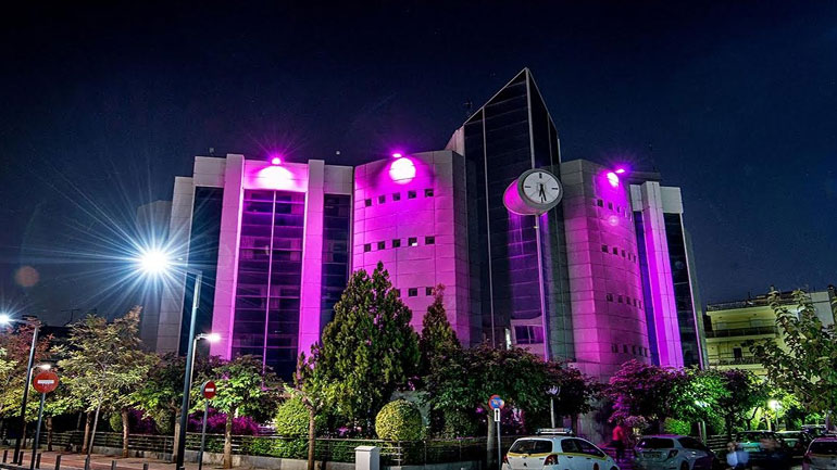 Με ροζ χρώμα το Δημαρχείο Ιλίου για τον μήνα πρόληψης  κατά του καρκίνου του μαστού