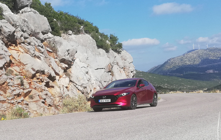 Στρίβει με τέτοια άνεση και έχει τόσο υψηλά περιθώρια πρόσφυσης που σε προκαλεί να το πιέσεις 