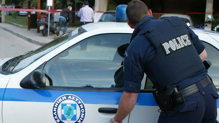 Χειροπέδες σε δύο Αλγερινούς για κλοπές από πεζούς και οχήματα στην Αθήνα