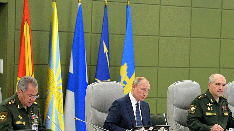 Υπό την επίβλεψη του Πούτιν πραγματοποιήθηκαν εκτοξεύσεις βαλλιστικών πυραύλων