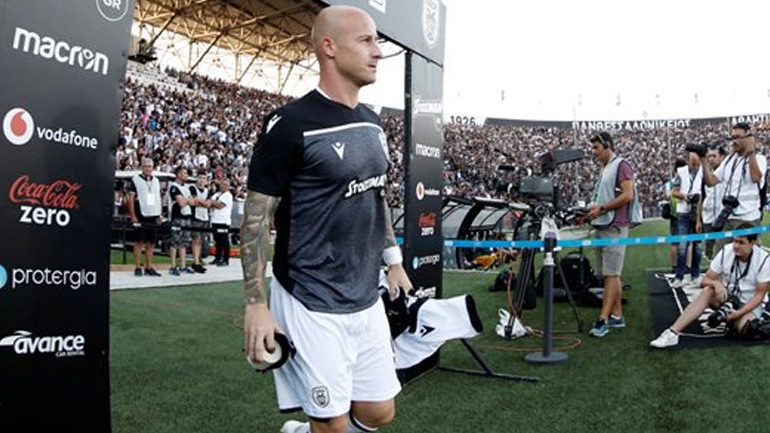 Επιστρατεύει τον Στοχ ο Φερέιρα