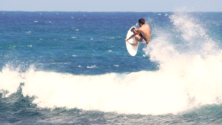 Ένας surfer στη Χαβάη & στο Μπαλί