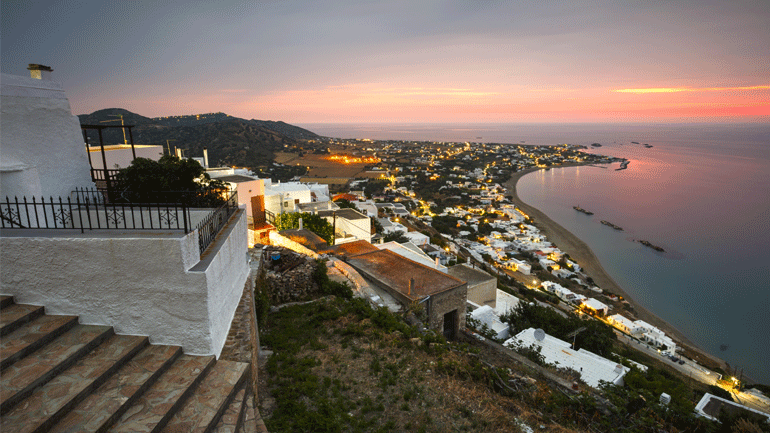 Σκύρος: Το «πετρωμένο καράβι» του Αιγαίου 