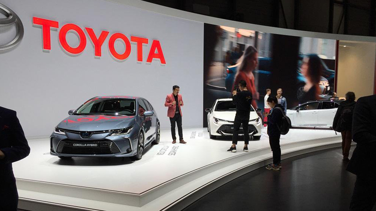 Δεν πέφτει από την πρώτη θέση η Toyota