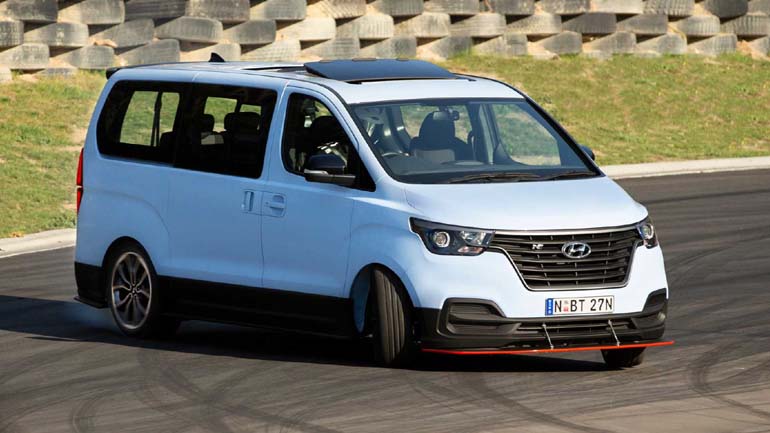 Το van της Hyundai ντριφτάρει ατελείωτα Το van της Hyundai ντριφτάρει ατελείωτα