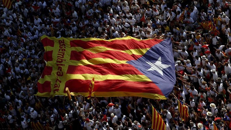 Γενική απεργία και καταλήψεις δρόμων στην Καταλονία