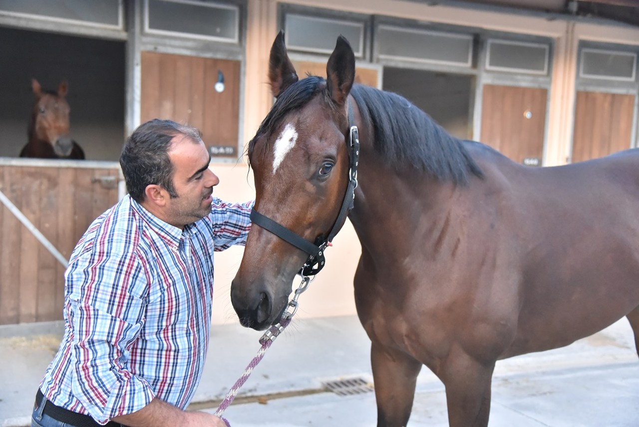 Ο προπονητής Χρήστος Κουβαράς με τον ίππο ΝΤΟΥΓΚΑΝ ΑΛΜΠ