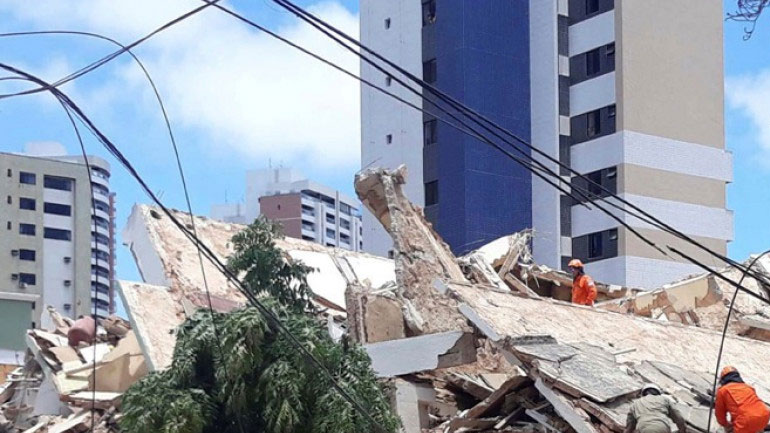 Βραζιλία: Πέντε πτώματα έχουν ανασυρθεί από τα ερείπια πολυκατοικίας που κατέρρευσε την Τρίτη