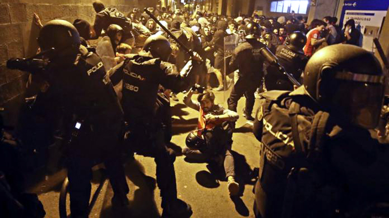 Ισπανία: Στους δρόμους και πάλι χιλιάδες αυτονομιστές στη Βαρκελώνη