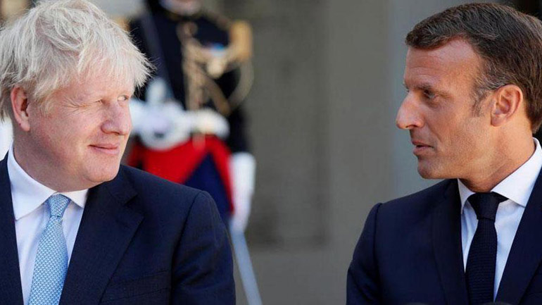 Ο πρόεδρος Μακρόν ζητά από τον Βρετανό πρωθυπουργό να αποσαφηνίσει τη στάση του