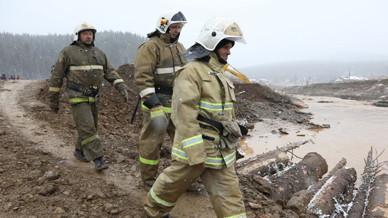 Τουλάχιστον 15 νεκροί από την κατάρρευση φράγματος στη Σιβηρία