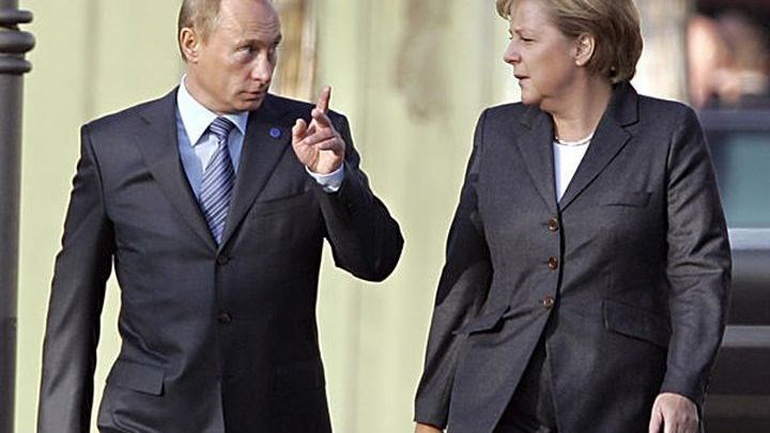 Ο πρόεδρος Πούτιν συζήτησε τις εξελίξεις στη Συρία, την Ουκρανία και τη Λιβύη με την Μέρκελ