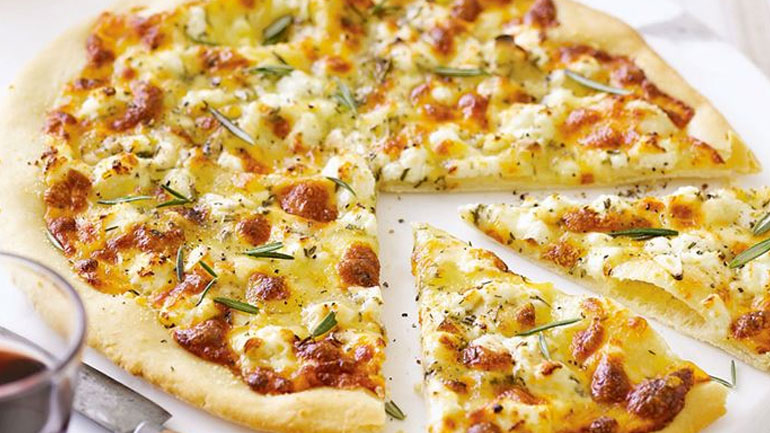 Χορταστική πίτσα Bianca με προσούτο και σύκα