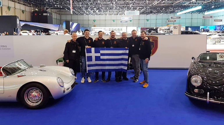 Καλά που υπάρχουν και Έλληνες που αγαπούν την πατρίδα τους....