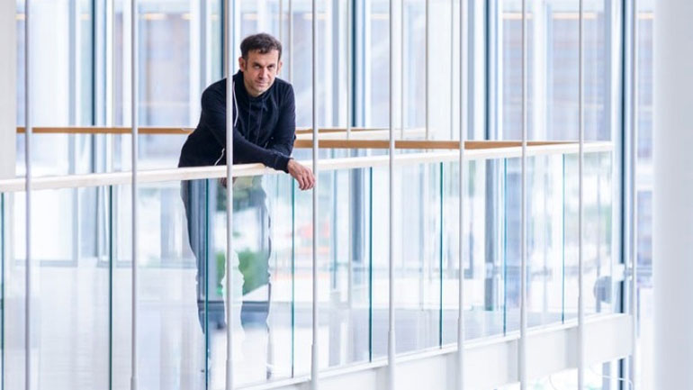 Αλ. Ευκλείδης: «Το Powder Her Face είναι μία όπερα για την όπερα»