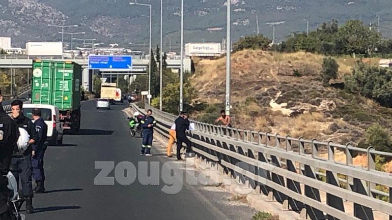 Αίσιο τέλος με τον άνδρα που απειλούσε να πέσει από πεζογέφυρα στη Λ. Κύμης