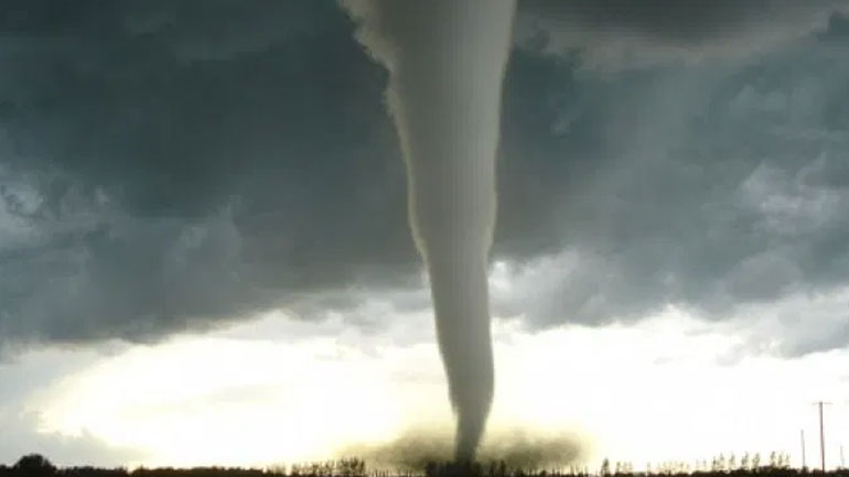 ΗΠΑ: Χιλιάδες νοικοκυριά χωρίς ηλεκτρικό ρεύμα εξαιτίας ανεμοστρόβιλου