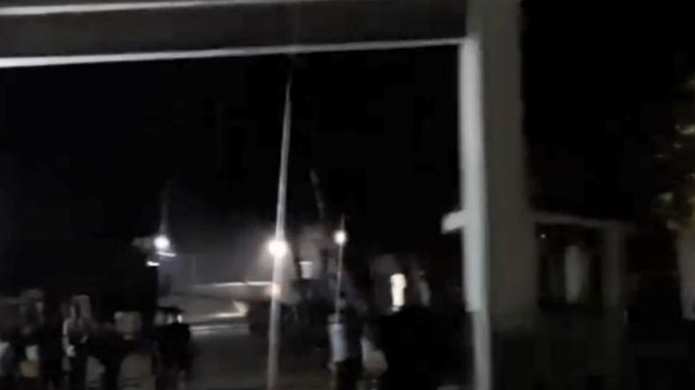 Επεισοδιακή νύχτα στην Αλεξάνδρεια – Ρομά με καραμπίνες εναντίον μεταναστών με ρόπαλα