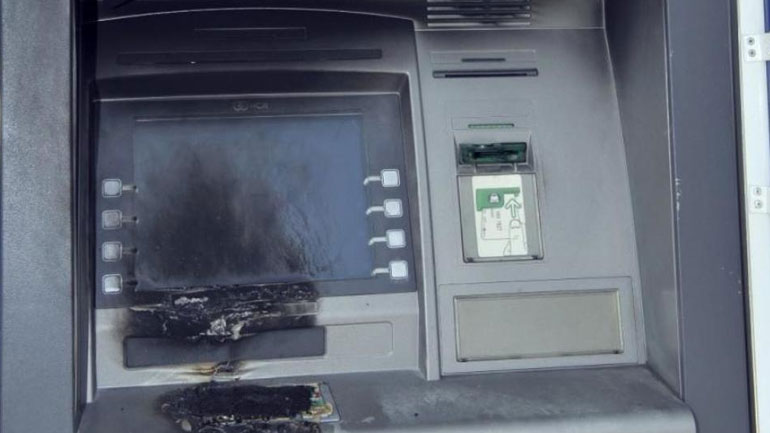 Θεσσαλονίκη: Φθορές σε υποκατάστημα τράπεζας