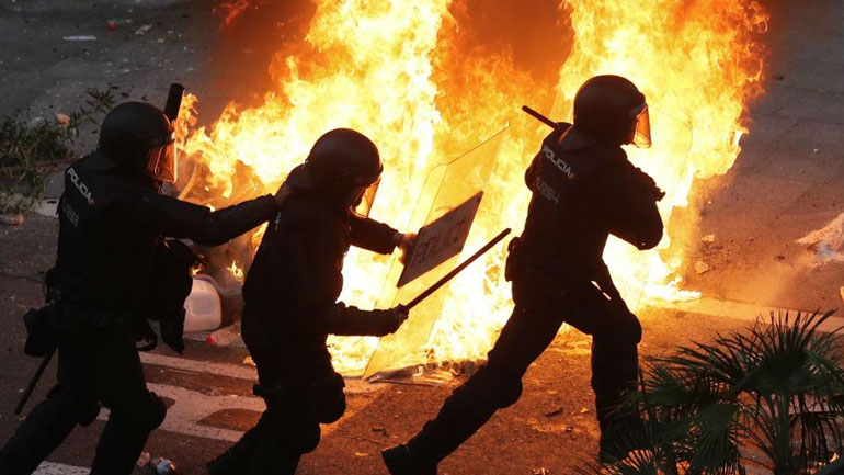 Εκτόξευση των ποσοστών του ακροδεξιού κόμματος Vox στην Ισπανία