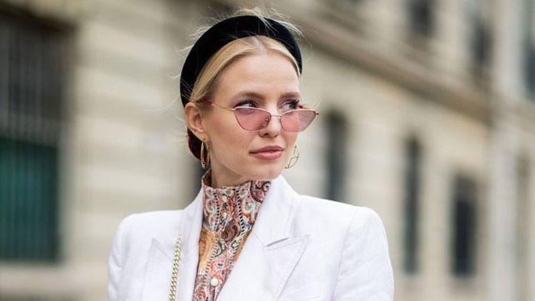 Ηeadbands: Το πιο ιδιαίτερο αξεσουάρ επέστρεψε δυναμικά από το παρελθόν