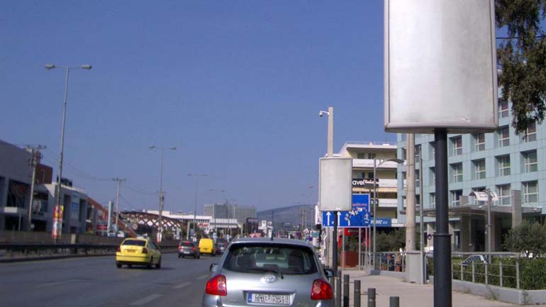 Πρόστιμα σε όσους παρανομούν βάζοντας διαφημιστικές πινακίδες