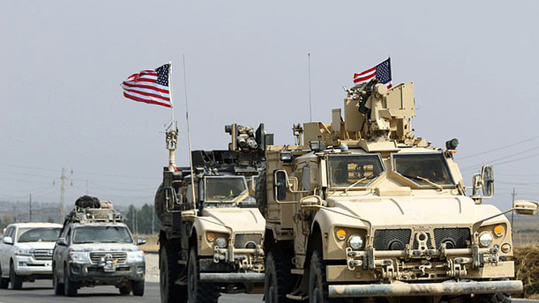 Κούρδοι πετούν πατάτες στα αμερικανικά στρατεύματα που αποχωρούν από τη βορειοανατολική Συρία