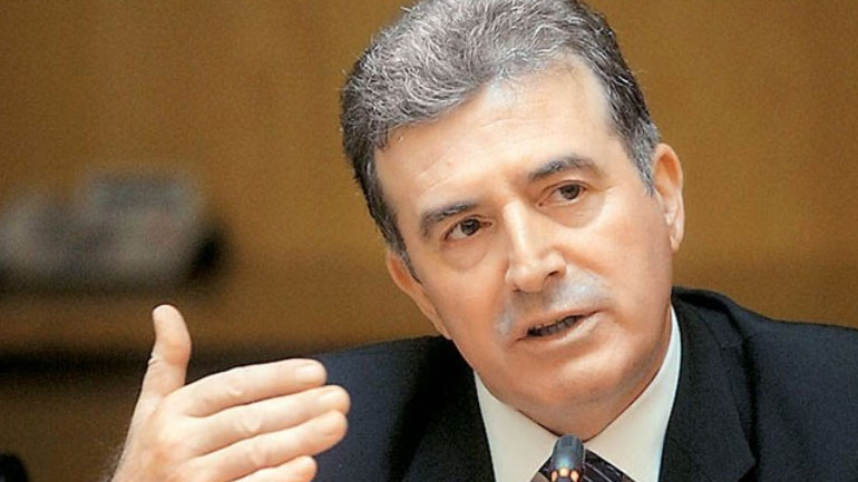 Ο Χρυσοχοΐδης θα παρακολουθήσει το «Joker» με τον 15χρονο γιο του – Τι λέει στο Twitter