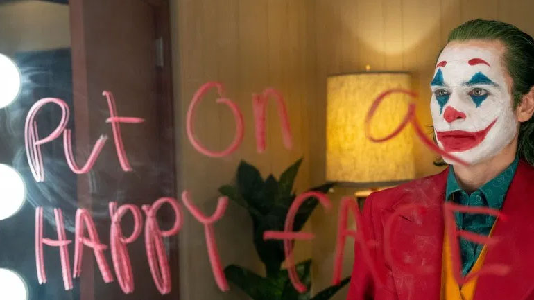 Στιγμές απείρου κάλλους στο Mall με την «επίμονη» δημόσια υπάλληλο και τον άμοιρο τον «JOKER»