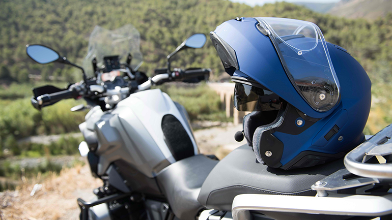 Μοτοσυκλέτα και ασφαλής οδήγηση: Συνυπαίτιος σε τροχαίο όποιος δεν φοράει κράνος