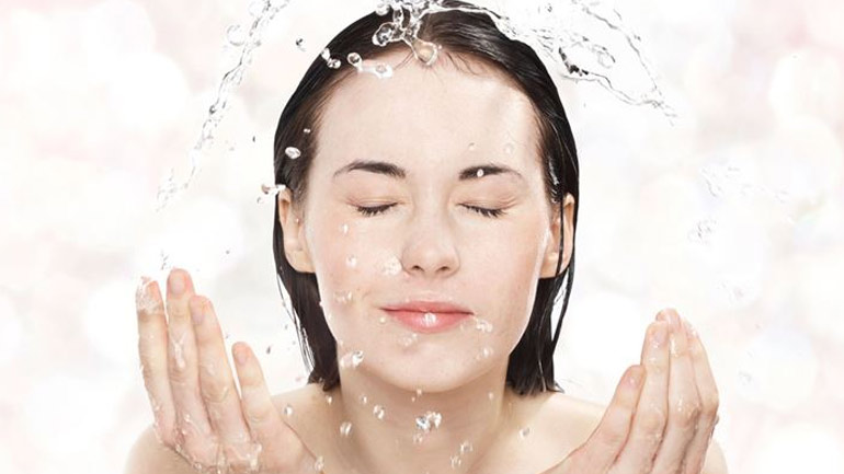 Τα πιο συχνά λάθη που κάνουμε με τον καθαρισμό του προσώπου μας