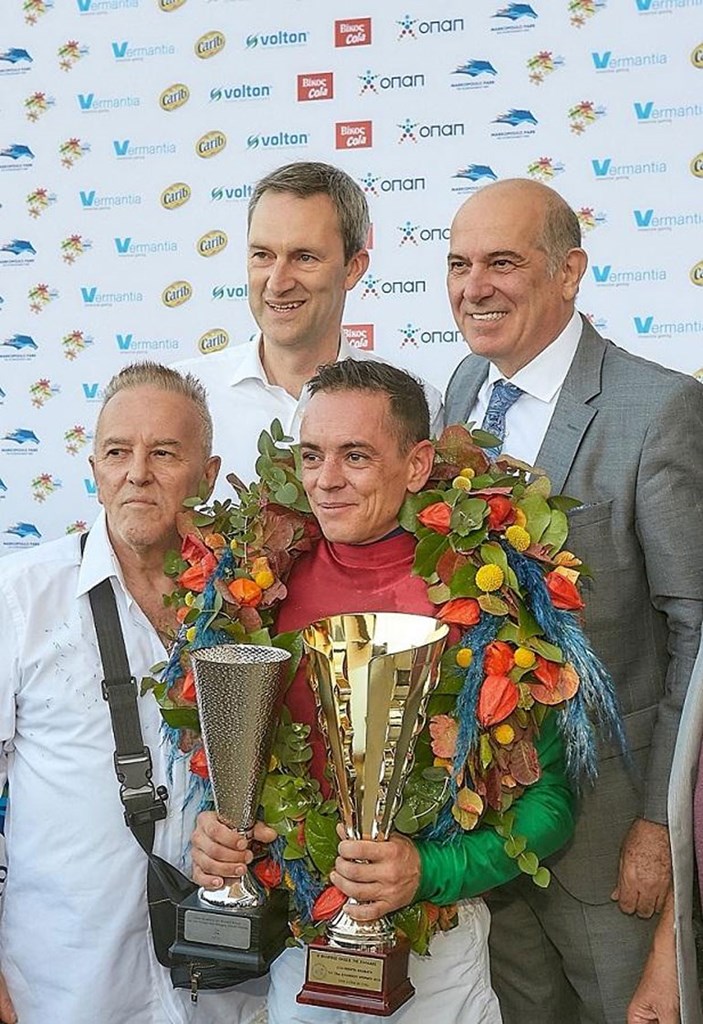 Ντάμιαν Κόουπ Διευθύνων Σύμβουλος ΟΠΑΠ, Σπύρος Φωκάς Α’ Αντιπρόεδρος ΟΠΑΠ και Ιπποδρομίες Α.Ε., Βαγγέλης Κρητικός αναβάτης