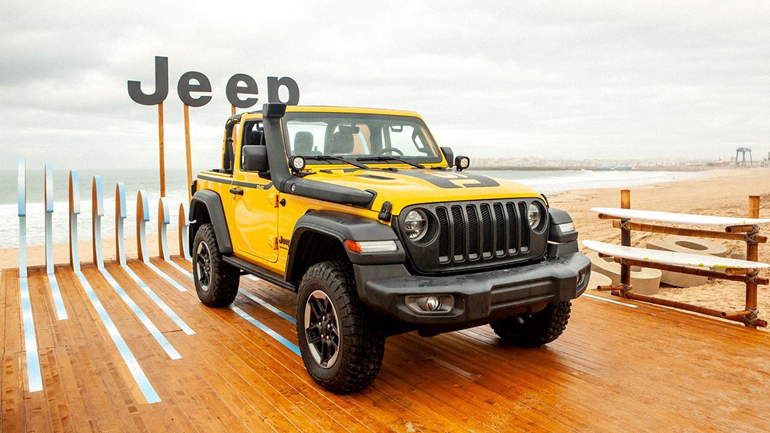 To Jeep Wrangler πάει για surf!