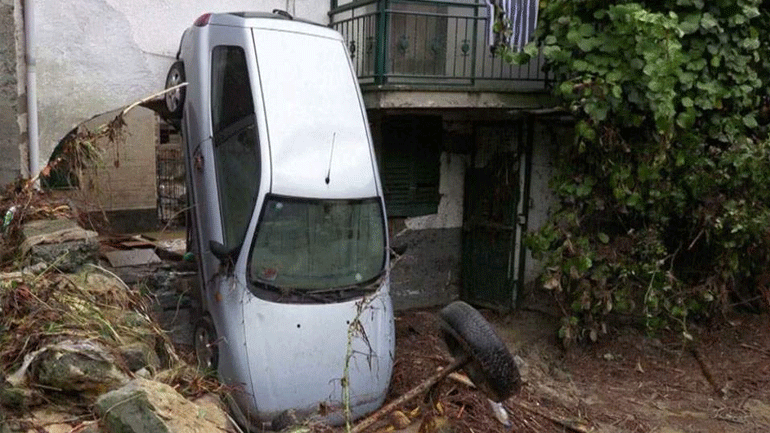 Κατέρρευσε γέφυρα από τις ισχυρές καταιγίδες στη βόρεια Ιταλία – Ένας νεκρός