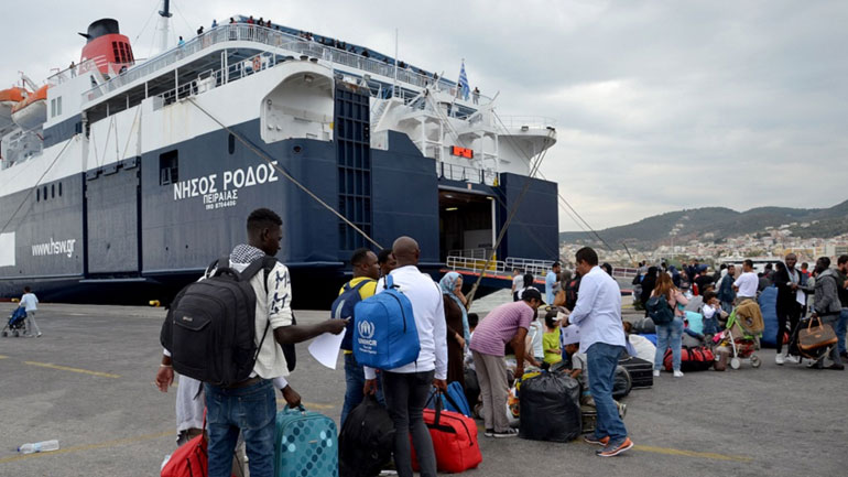 Έφτασαν στον Πειραιά 156 αιτούντες άσυλο