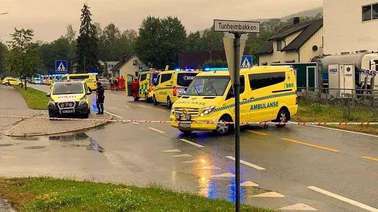 Όσλο: Άνδρας έκλεψε ασθενοφόρο και έπεσε πάνω σε κόσμο