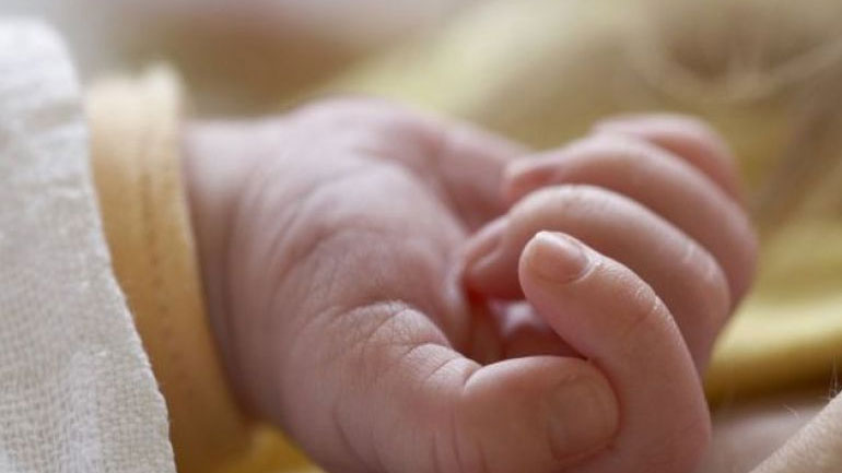 Θεσσαλονίκη: Μυστήριο με βρέφος που βρέθηκε σε είσοδο πολυκατοικίας