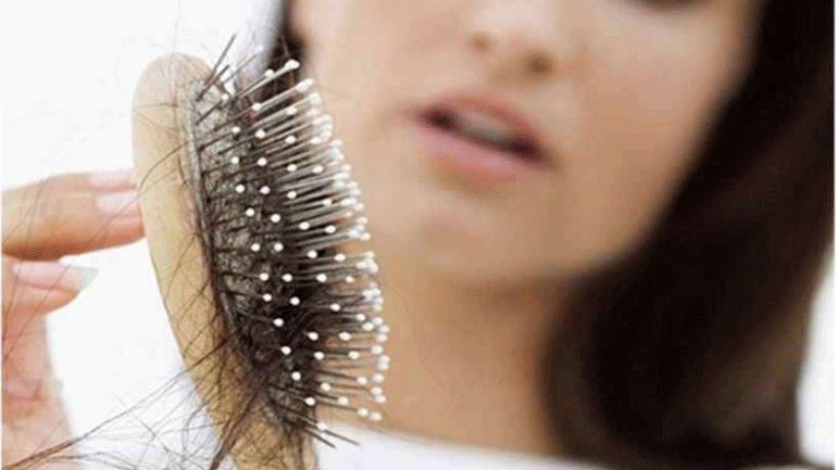 Τριχόπτωση: Αιτίες και οδηγός αντιμετώπισης